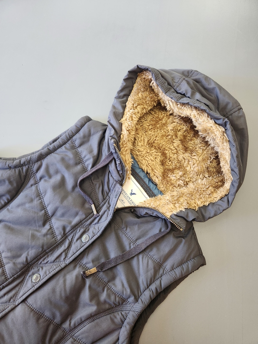 American Eagle Women’s Navy Hooded Puffer Vest Faux Fur Hood Size Large Zip Up